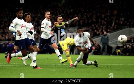 Der Danny Ings aus Southampton erzielt beim vierten Wiederholungsspiel im Tottenham Hotspur Stadium in London das zweite Tor seiner Seite. Stockfoto