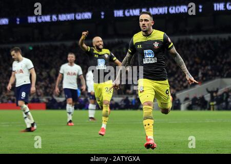 London, Großbritannien. Februar 2020. Danny Ings aus Southampton (9) feiert, nachdem er das zweite Tor seines Teams erzielt hat. Der Emirates FA Cup, 4. Rückspielspiel, Tottenham Hotspur V Southampton im Tottenham Hotspur Stadium in London am Mittwoch, 5. Februar 2020. . Nur redaktionelle Nutzung, Lizenz für kommerzielle Nutzung erforderlich. Keine Verwendung bei Wetten, Spielen oder einer einzelnen Club-/Liga-/Spielerpublikationen. Gutschrift: Andrew Orchard Sportfotografie/Alamy Live News Stockfoto