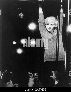 1960 , USA : die Filmschauspielerin MARILYN MONROE ist Amanda in LET'S MAKE LOVE ( Facciamo l'amore ) von George Cukor , pubblicity still - 20th Century F Stockfoto