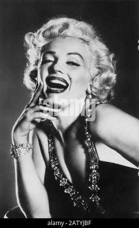 1952 , USA : die Filmschauspielerin MARILYN MONROE ( 1926 - 1962 ) pubblicity noch , 20th Century Fox . Foto von Frank Powolny . - JUWEL - JUWELEN - JUDE Stockfoto