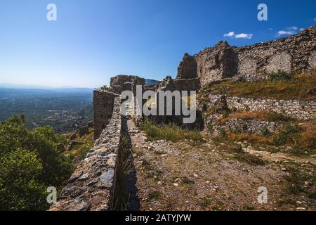 Blick von den Ruinen von Villehardouins Burg auf Mystras - Peloponnes, Griechenland Stockfoto