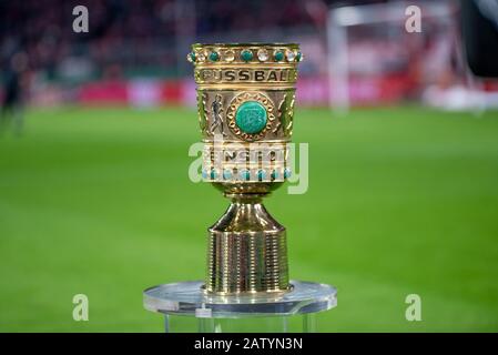 München, Deutschland. Februar 2020. Feature, der DFB-Pokal im Fußball, DFB-Pokal: FC Bayern Muenchen gegen TSG 1899 Hoffenheim in der Allianz Arena am 5. Februar 2020 in München. Kredit: Horst Ettensberger/ESPA/Alamy Live News Stockfoto