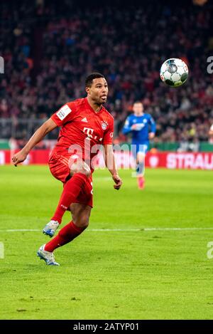 München, 5. FEBRUAR: Serge Gnabry (FC Bayern München) im Fußball-, DFB-Pokal: FC Bayern München gegen TSG 1899 Hoffenheim in der Allianz Arena am 5. Februar 2020 in München. (Foto von Horst Ettensberger/ESPA-Images) Stockfoto