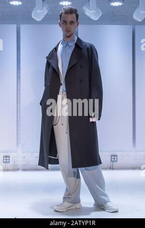 New York, USA. Februar 2020. Februar 2020 - New York, USA - Overcoat Fall Winter 2020 Runway at New York Fashion Week Mens. Fotowredit: Rudy k/Alamy Live News Stockfoto