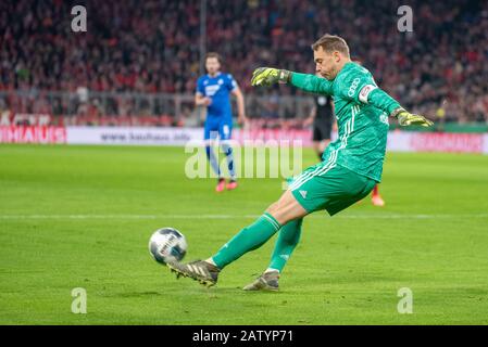 München, 5. FEBRUAR: Torhüter Manuel neuer (FC Bayern München) im Fußball-, DFB-Pokal: FC Bayern München gegen TSG 1899 Hoffenheim in der Allianz Arena am 5. Februar 2020 in München. (Foto von Horst Ettensberger/ESPA-Images) Stockfoto