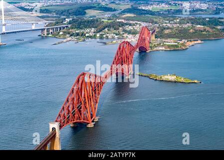 Luftaufnahme der Forth Bridge