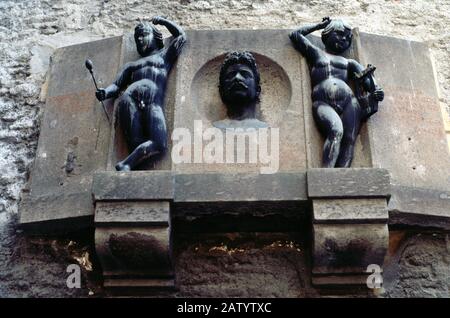 2003 , ROMA , ITALIEN : das Denkmal für den italienischen Dialektdichter , Dramatiker und Antropologe GIGGI ZANAZZO ( 1860 - 1911 ) in der Via dei Delfini 5, Stockfoto