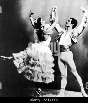 1958 c , RUSSLAND : der junge Balletttänzer RUDOLF NUREYEV ( 1938 - 1993 ) am kirov Theater in Leningrad , Russland , mit Natalia Dudinskaya in LAURENCI Stockfoto