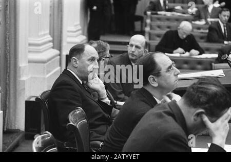 Minister Luns während seiner Rede im Parlament zum Datum der EEG-Ausgabe: 31. Januar 1963 Ort: Den Haag, Zuid-Holland Personenname: LUNs, JAMH, Luns, Joseph Stockfoto