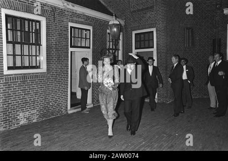 Königin Beatrix besucht einen besonderen Gottesdienst, wenn in der Synagoge anlässlich des 350. Jahrestags der jüdischen Gemeinde in Amsterdam Datum: 1. September 1985 Ort: Amsterdam, Noord-Holland Schlüsselwörter: Queens, Synagogenname: Beatrix, Königin Stockfoto