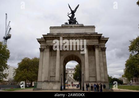 Decimus Burtons Wellington Arch, auch Constitution Arch oder ursprünglich The Green Park Arch, Hyde Park Corner, London, England genannt. Stockfoto