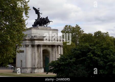 Decimus Burtons Wellington Arch, auch Constitution Arch oder ursprünglich The Green Park Arch, Hyde Park Corner, London, England genannt. Stockfoto