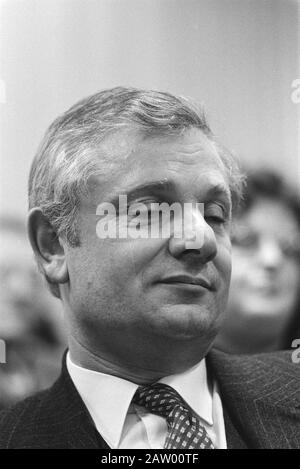 Minister Van Aardenne (EZ) besucht IBM-Fabrikdatum: 17. Januar 1984 Schlüsselwörter: Fabriken, Minister Personenname: Aardenne, Gijs van Stockfoto