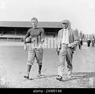 Yale-Absolvent Howard Harding Jones (1885-1941), der die Yale Footballmannschaft in den Jahren 1909 und 1913 trainierte. Stockfoto