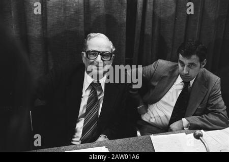 Demonstration der Landwirte auf der jährlichen Sitzung im Kongresszentrum von den Haag am 19. November 1979 Ort: Den Haag South Holland Schlüsselwörter: Bauern, Minister, Porträts, Treffen Personenname: Stee, Fons van der Stockfoto