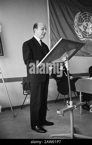 Ministerin für soziale Fürsorge JF Schouwenaar Franssen hat die Studienkonferenz Evert Kuper Haven Amersfoort eröffnet. Datum: 22.Oktober 1963 Ort: Amersfoort Stichwörter: Studienkonferenzen Personenname: Evert Kuper Oord Schouwenaar-Franssen, Jo Stockfoto