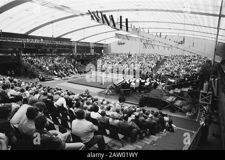 Königin Beatrix, Prinz Claus, Prinzessin Juliana und Prinz Bernhard nehmen am Internationalen Widerstandskongress 1980 in Eindhoven mit Datum: 6. Juni 1980 Ort: Eindhoven, Noord-brabant Stockfoto