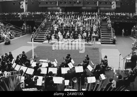 Königin Beatrix, Prinz Claus, Prinzessin Juliana und Prinz Bernhard nehmen am Internationalen Widerstandskongress 1980 in Eindhoven mit Datum: 6. Juni 1980 Ort: Eindhoven, Noord-brabant Stockfoto