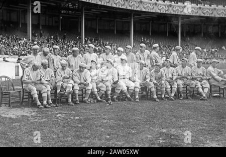 Obere Reihe (von links nach rechts): Eddie Grant, Rube Schauer, Claude Cooper, Wilbert Robinson, Frank McCormick, Grover Hartley, Larry Doyle, Jim Thorpe, Larry McLean, Art Fromme, Fred Merkle, Ferdie Schupp. Untere Reihe (von links nach rechts): Tillie Shafer, Art Fletcher, Fred Snodgrass, Art Demaree, Chief Meyers, Buck Herzog, Christy Mathewson, John McGraw, Rube Marquard, Red Murray, George Burns, Jeff Tesreau, Hooks Wiltse, Art Wilson Stockfoto