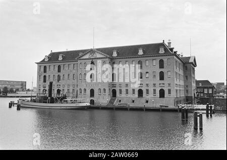 Morgen eröffnet das Princess Margriet Rijksmuseum Dutch Maritime Museum in Amsterdam Zeemagazijn s Lands; Datum: 3. Juni 1981 Standort: Amsterdam, Noord-Holland Schlagwörter: Exterieur, Museen, Eröffnungen Personenname: Margriet, Prinzessin Stockfoto