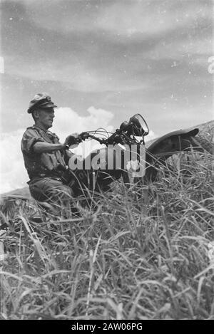 Schulausbildung Fahrer und Motorradfahrer (sOBM) Bandung Motorradübungen Datum: April 1947 Ort: Bandung, Indonesien, Niederländisch-Ostindien Stockfoto