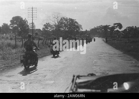 Schulausbildung Fahrer und Motorradfahrer (sOBM) Bandung Motorradfahrer Datum: April 1947 Ort: Bandung, Indonesien, Niederländisch-Ostindien Stockfoto