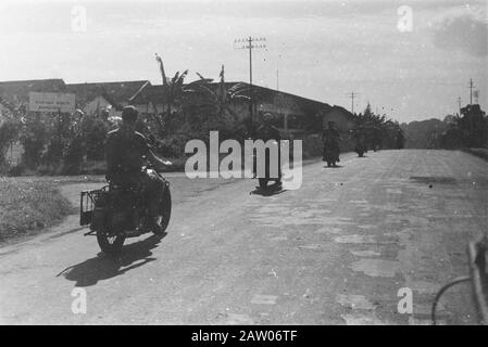 Schulausbildung Fahrer und Motorradfahrer (sOBM) Bandung Motorradfahrer Datum: April 1947 Ort: Bandung, Indonesien, Niederländisch-Ostindien Stockfoto