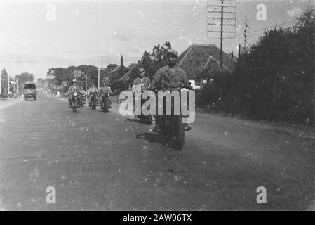 Schulausbildung Fahrer und Motorradfahrer (sOBM) Bandung Motorradfahrer Datum: April 1947 Ort: Bandung, Indonesien, Niederländisch-Ostindien Stockfoto