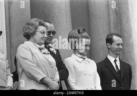 Königin Juliana 58 Jahre, in Soestdijk Palace, v.l.n.r Ihre Majestät, Prinz Bernhard, Irene und Carlos Hugo Datum: 1. Mai 1967 Ort: Soestdijk Utrechter Stichwörter: Defiles, Königstage, Name des königlichen Hauses: Bernhard, Fürst, Carlos Hugo, Prinz, Irene, Prinzessin Juliana, Königin Stockfoto