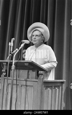 Königin Juliana eröffnet die Ritterkonferenz der Parlamentarischen Union Königin Juliana des Wortes Datum: 1. Oktober 1970 Ort: Den Haag, Südholland Schlüsselwörter: Konferenzen, Hüte, Königinnen, Eröffnungen Personenname: Juliana, Königin Institution Name: Ritter Stockfoto