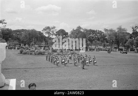 Festlichkeiten bei der Verlegung und dem Abzug britischer Truppen von Indonesia Band Pipers 7. Dezember Division für den Palast des Oberstleutnants H.J. Mook Datum: 22. November 1946 Ort: Batavia, Indonesien, Jakarta, Niederländisch-Ostindien Stockfoto