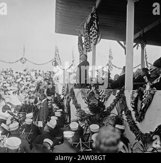 Präsident William Howard Taft (1857-1930) in Union Station Plaza, Washington, D.C. enthüllt die Columbus Memorial Ca. 1912 Stockfoto