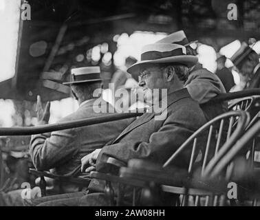 James S. Sherman, Wm. Tafts Vizepräsident - erster Vizepräsident, der einen Ball bei einem Spiel auswerfen kann. 1912 Stockfoto