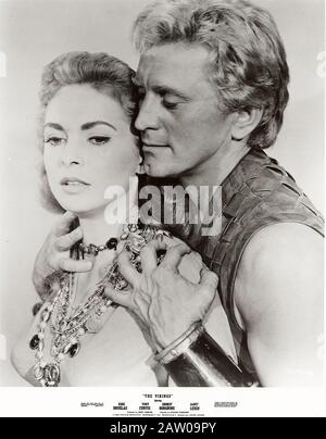 Los Angeles, USA. Juli 2002. Kirk Douglas Press Kit Bilder aus dem Film. The Vikings Credit: Tsuni/USA/Alamy Live News Stockfoto