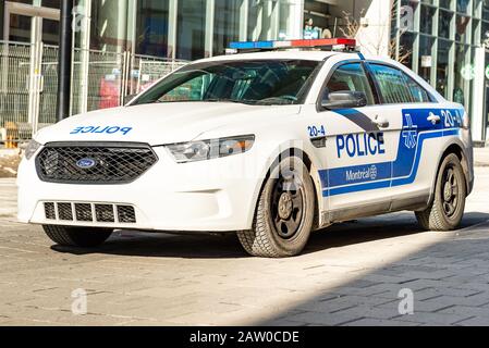 Montreal Quebec Kanada 5. Februar 2020: SPVM Polizeiwagen auf der Seite der Straße Stockfoto