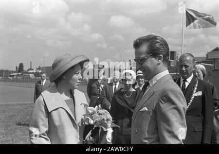 Nationale Manifestation der mobilen Brigade in Utrechter, Prinzessin Beatrix und Prinz Albert, Parade am Start: 7. Juni 1960 Ort: Utrechter Schlüsselwörter: Modenschauen, DEMOS Personenname: Albert Prince, Beatrix, Princess Institution Name: Mobile Brigade Stockfoto