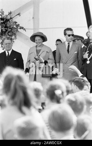 Nationale Manifestation der mobilen Brigade in Utrechter, Prinzessin Beatrix und Prinz Albert, Parade am Start: 7. Juni 1960 Ort: Utrechter Schlüsselwörter: Modenschauen, DEMOS Personenname: Albert Prince, Beatrix, Princess Institution Name: Mobile Brigade Stockfoto