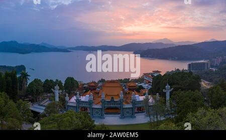 Luftbild Panorama des Wen Wu Tempels am Sun-Moon Lake in Nantou, Taiwan Stockfoto