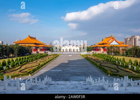 Sonnenaufgang am Eingangstor der Chiang Kai Shek Memorial Hall in Taipei City, Taiwan Stockfoto