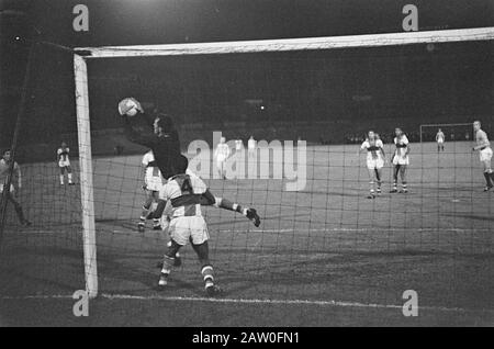 Niederlande gegen Niederländische Antillen 8-0, Spielzeitdatum: 5. September 1962 Ort: Niederlande, Niederländische Antillen Schlüsselwörter: Sport, Fußball Stockfoto