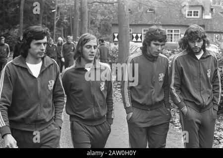 Niederländisches Team trainiert in Zeist, Kursbeschreibung Trainingsdatum: 30. Oktober 1972 Standort: Utrechter, Zeist Schlüsselwörter: Teams Stockfoto