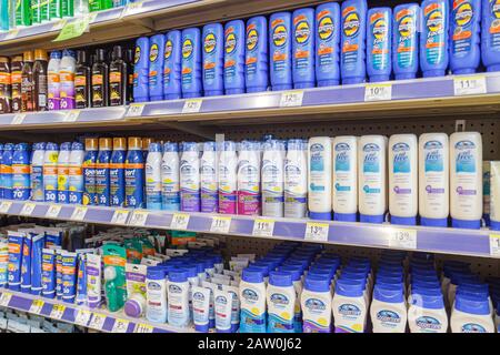 Miami Beach Florida, Walgreens, Drogerie, Apotheke, Display-Verkaufsverpackung, Wettbewerb, Marken, Vitrine Verkauf, Regal Regale, FL100906015 Stockfoto