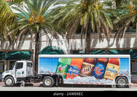 Miami Beach Florida, Sattelzugmaschine Anhänger LKW, Lieferung, Getränke, Anzeige, Werbung, Anzeige, FL100924017 Stockfoto