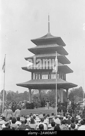 Militärkrankenhaus in Medan. Defilé Medan [Negara feestenl] [Pagode] Datum: 13. März 1948 Ort: Indonesien, Medan, Niederländische Ostindien, Sumatra Stockfoto