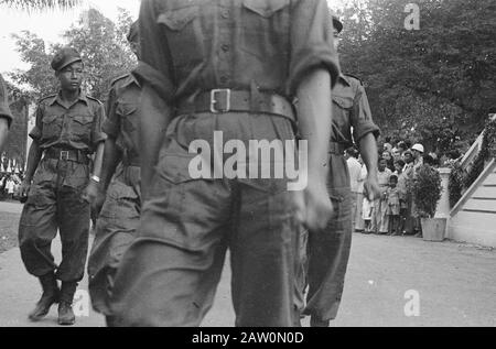 Militärkrankenhaus in Medan. Defilé Medan [Negara Parties] [KNIL Soldiers] Datum: 13. März 1948 Ort: Indonesien, Medan, Niederländische Ostindien, Sumatra Stockfoto