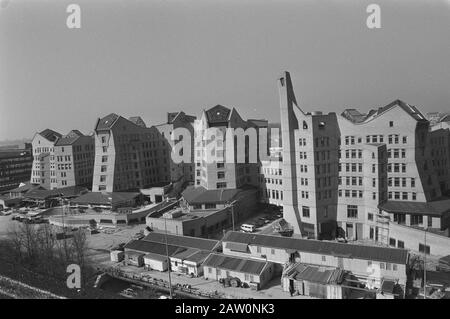 Neuer Hauptsitz NMB in Amsterdam (Bijlmermeer) mit seiner markanten organischen Architektur Anmerkung: Das Design der Architekten Alberts und Van Huut, Ton Alberts und Max van Huut Datum: 10. März 1987 Standort: Amsterdam, Noord-Holland Schlüsselwörter: Architektur, Banken, Büros Institutionenname: NMB Stockfoto