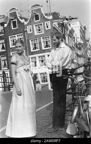 Nina & Frederik in Amsterdam, für TV-Film, Datum: 13. April 1967 Ort: Amsterdam, Noord-Holland Schlagwörter: Schauspielerinnen, Filmstars, Musiker, Fernsehfilme Personenname: Moller, Nina, Pallandt, Frederick von, Pallandt Nina Stockfoto