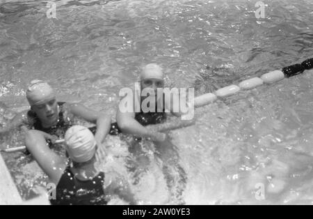 Olympische Spiele in Rom, 400 m Freistil Frauen 1 Von Saltzo 2 Cederquist und 3 Lagerberg Datum: 11. September 1960 Ort: Italien, Rom Schlagwörter: Sport, Schwimmperson Name: Unterberg, Tineke, Saltzo, Chris Von Stockfoto