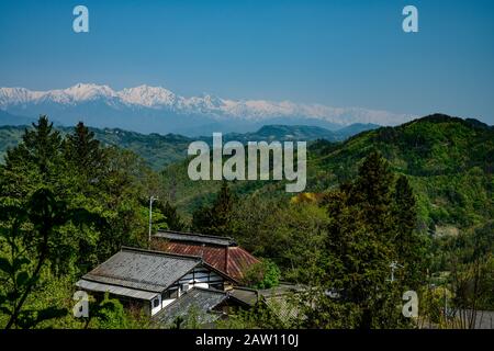 Haus in der Ushiro Tateyama Mountain Range Stockfoto