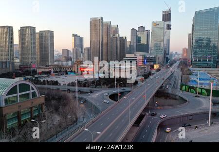 Liaoning, Liaoning, China. Februar 2020. Liaoning, CHINA-Luftfoto vom 5. Februar 2020 zeigt eine Straße in Shenyang, Provinz Liaoning.Um den Ausbruch einer Lungenentzündung zu verhindern und zu kontrollieren, die durch das neue Coronavirus verursacht wird, versuchen die einwohner shenyangs nicht zu erlöschen. Kredit: SIPA Asia/ZUMA Wire/Alamy Live News Stockfoto